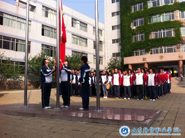 升旗仪式.JPG 升旗仪式.JPG