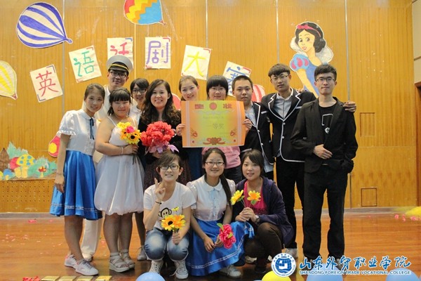 13.06英语话剧大赛4_副本.jpg 13.06英语话剧大赛4_副本.jpg