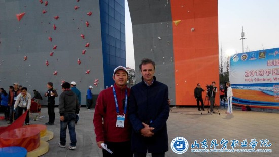 M王言琳与 国际攀岩联合会主席马尔科 斯克拉斯先生_编辑.jpg