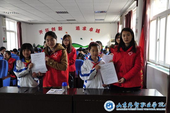 g伟德志愿者参加李沧区“学雷锋迎世园”学业帮扶1 1计划启动仪式2.jpg g伟德志愿者参加李沧区“学雷锋迎世园”学业帮扶1 1计划启动仪式2.jpg