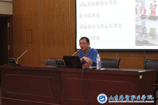 国际贸易系举行2014级新生入学教育暨专业介绍1_副本.jpg