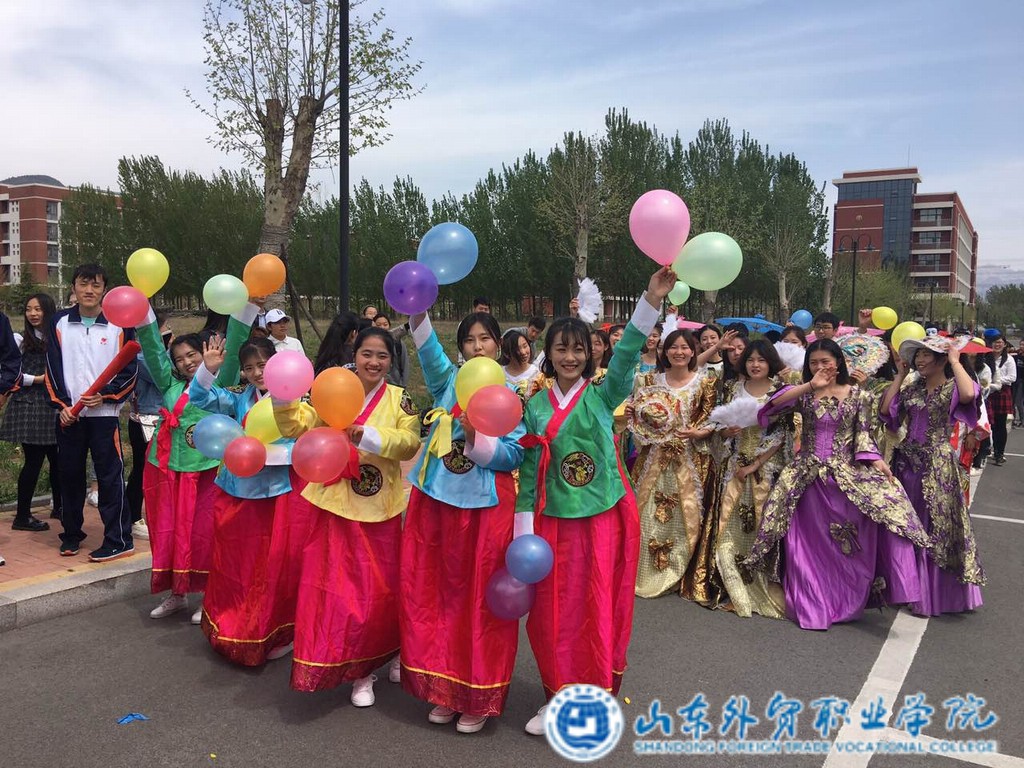 调整大小 游行2.jpg