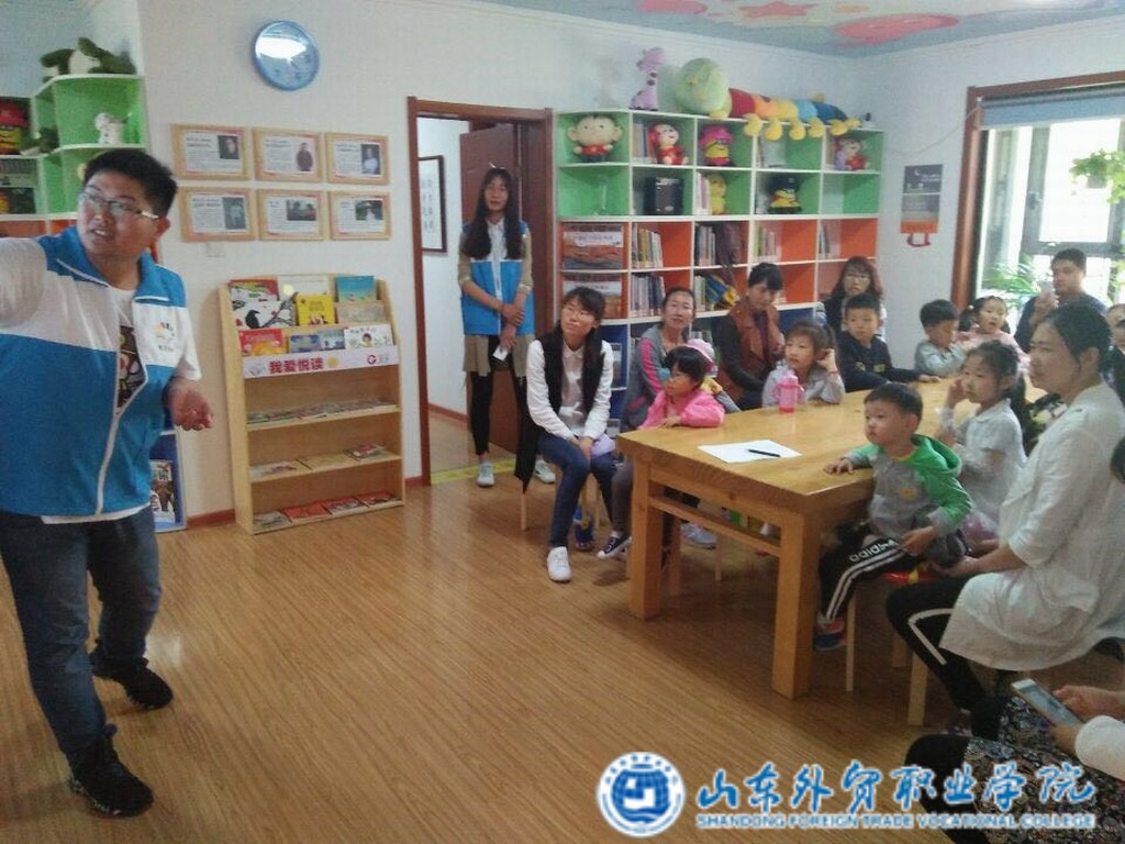 调整大小 2017.05.02悦读书屋英语绘本教学志愿服务 (2).jpg