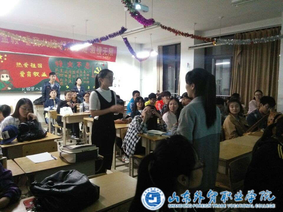 学院各团支部举办“学习总书记讲话 做合格共青团员”主题团课 (3).jpg